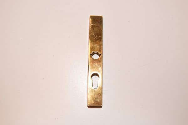 Fuhr Deurklink/Deurgreep/Deurkruk  t.b.v buitendeur.  goud/messing PC50  HoH bevestigings maten: Boven-midden: 68mm / Boven-onder: 190mm  (deurgreep) (deurklink) (deurkruk) (deurhendel) (hendel) (klink) (greep) (kruk)(deurschild) (deurgarnituur) (garnituur) (schild)  Licht beschadigd. messing Massief