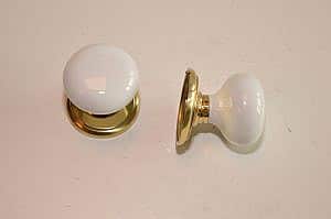 Meubelknop Porselein/Messing 55mm  55000 (meubelgreep) (meubelknop) (Hendel) (klink) (rond) (porselein) (messing) (Meubelhendel) (meubelklink) (vastpakker) (ladeklink) (la) (lade)