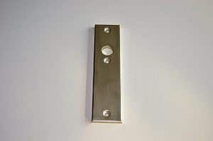 VH binnenschild 193/50 F2 OL Hart op hart maat schroefgaten boven-midden = 68mm / Boven-onder = 168mm  /  Breedte 50mm / Lengte= 192mm.  (binnenkruk) (binnenschild) (schild) (buitenschild) (kruk) (greep) (garnituur)