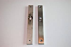 Blind Deurschild/garnituur Massief RVS P+E / Lengte= 250mm / Breedte= 30mm / Hoh maat bevestiging Boven-Midden= 103mm / boven-beneden= 220mm. (deurkruk) (deurgarnituur) (deurschild) (RVS) (massief) (garnituur) (schild) (kruk) (blindgarnituur) (blindschild)