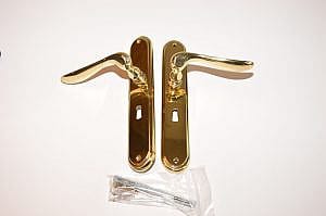 Valli valli Deurkruk geveerd  deurschild  massief messing  VV H165P  MES  SL56  PC55    PRIJS PER SET/PAAR wordt gebruikt voor binnen deuren in huis van hout.  Lengte = 240mm / breedte = 42mm / hart op hart maten schroefgaten = 215mm.   (valli&valli) (valli&colombo) (italiaan's design beslag) (italiaans beslag) (italiaan's beslag) (deurbeslag) (deurklink) (deurschild) (deurgreep) (deurhendel) (hendel) (klink) (greep) (bouwbeslag) (outlet) (hang en sluitwerk)