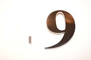 Huisnummer getal 9 RVS NIRO  inclusief toebehoren .