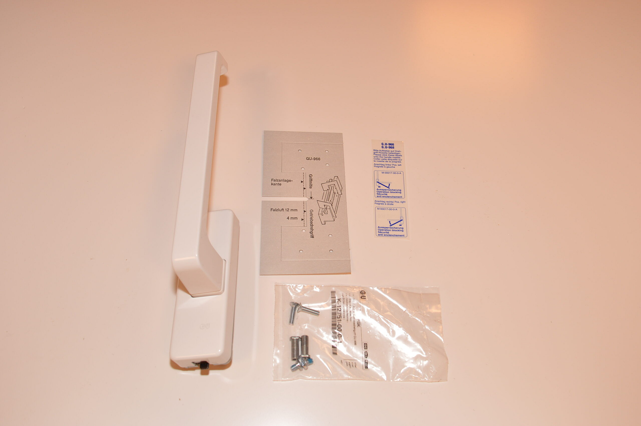 5628 GU 966 PSK Greep hendel Links Wit . Ter behoeve van Parallel Schuif Kiep pui. Dirigent 966/976. Voor kunststof